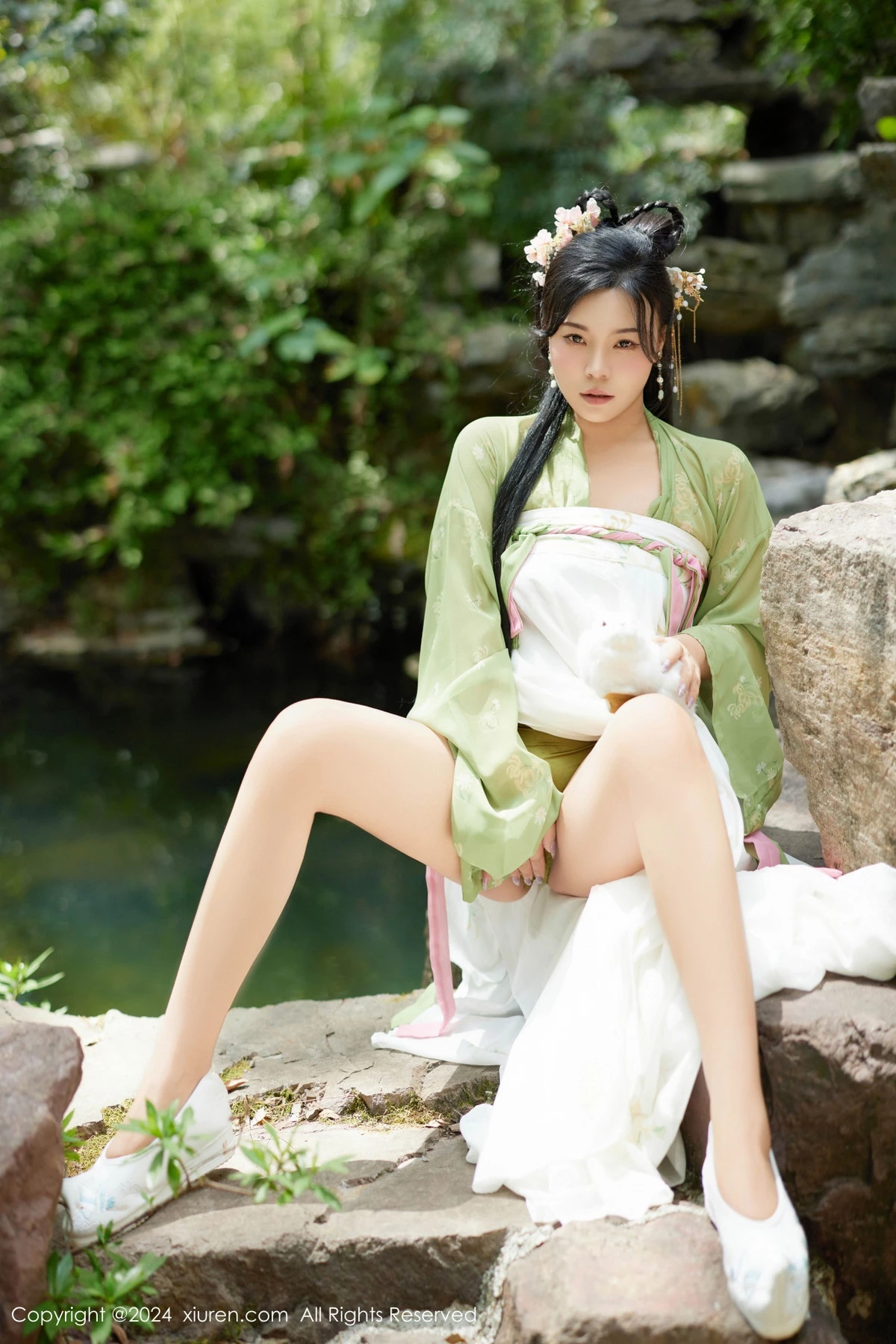 [秀人网] 2024.09.14 No.9162 麦田 性感美臀  第16张