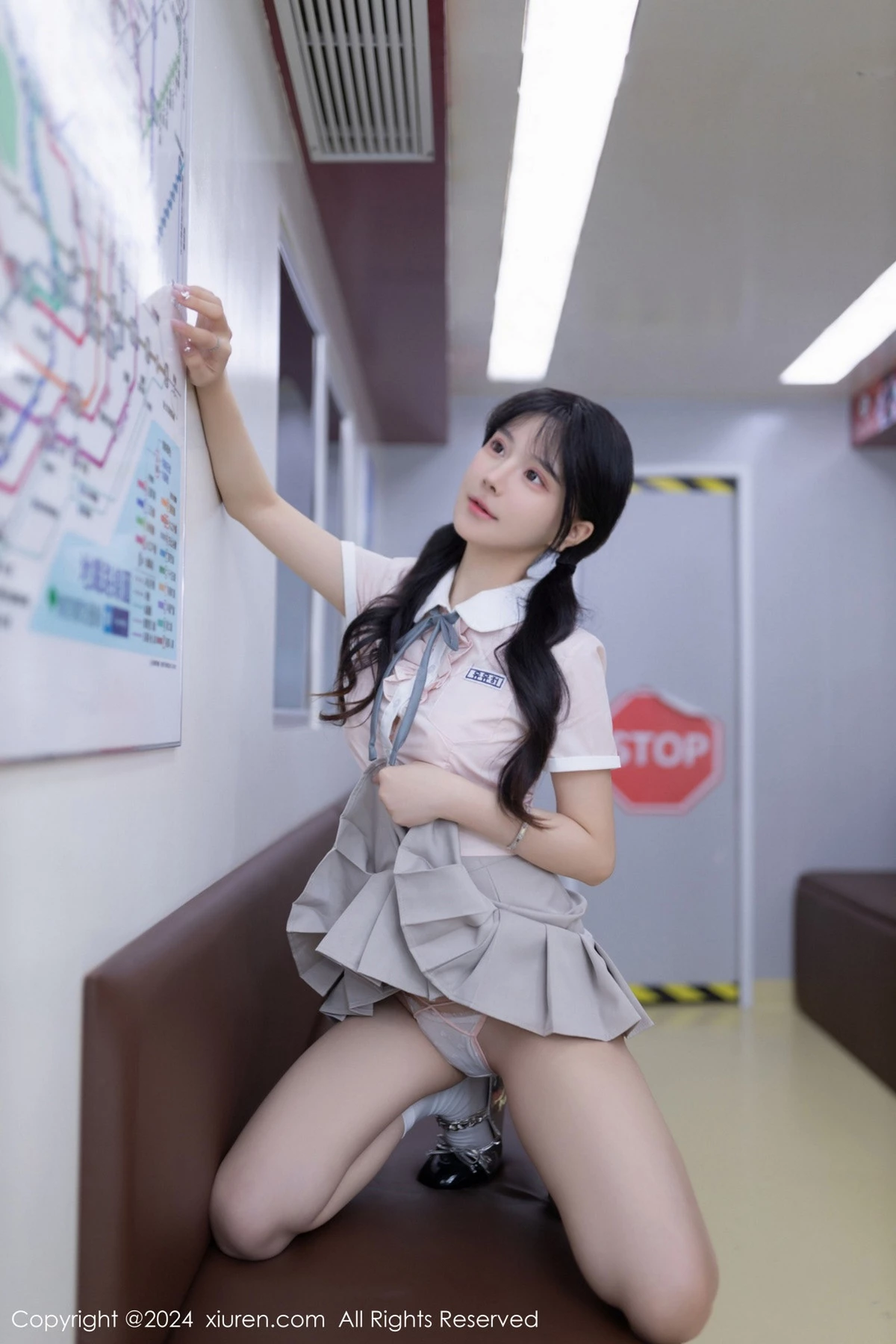 [秀人网] 2024.05.10 No.8515 幼幼 地铁美腿  第17张