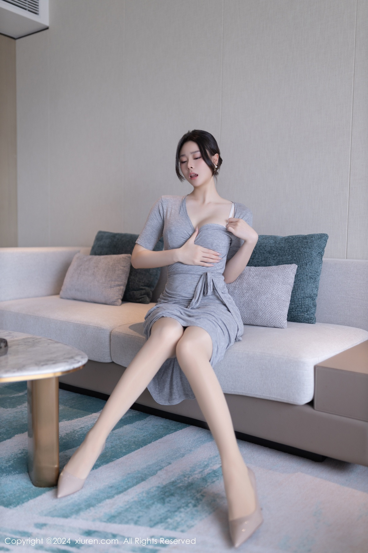 [秀人网] 2024.06.13 No.8699 小逗逗 丝袜美腿