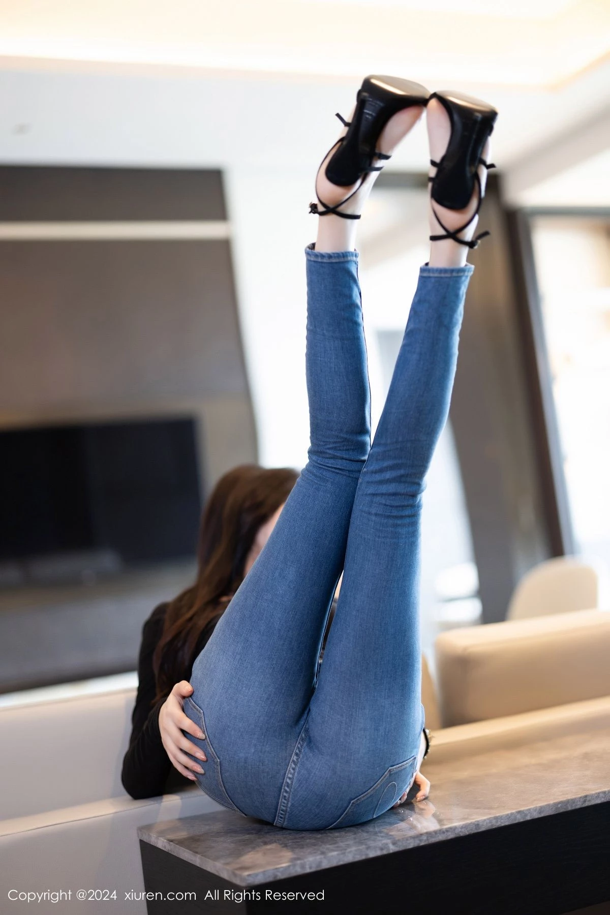 [秀人网] 2024.04.12 No.8385 徐莉芝Booty 黑丝美腿  第25张