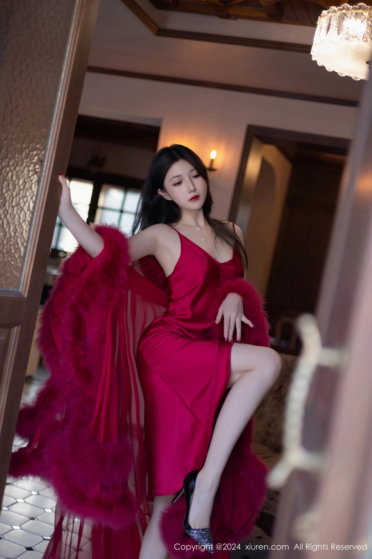 [秀人网] 2024.11.08 No.9422 鱼子酱Fish 美腿性感  第14张
