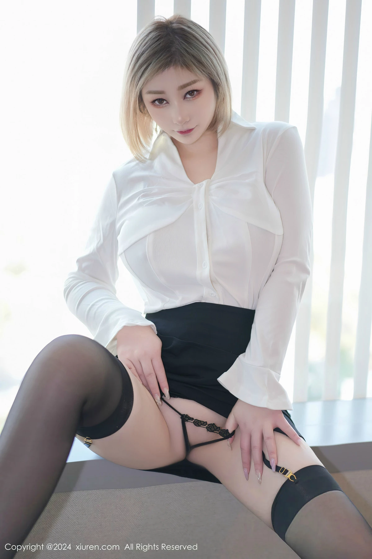 [秀人网] 2024.04.12 No.8381 妲己_Toxic 黑丝美臀  第2张