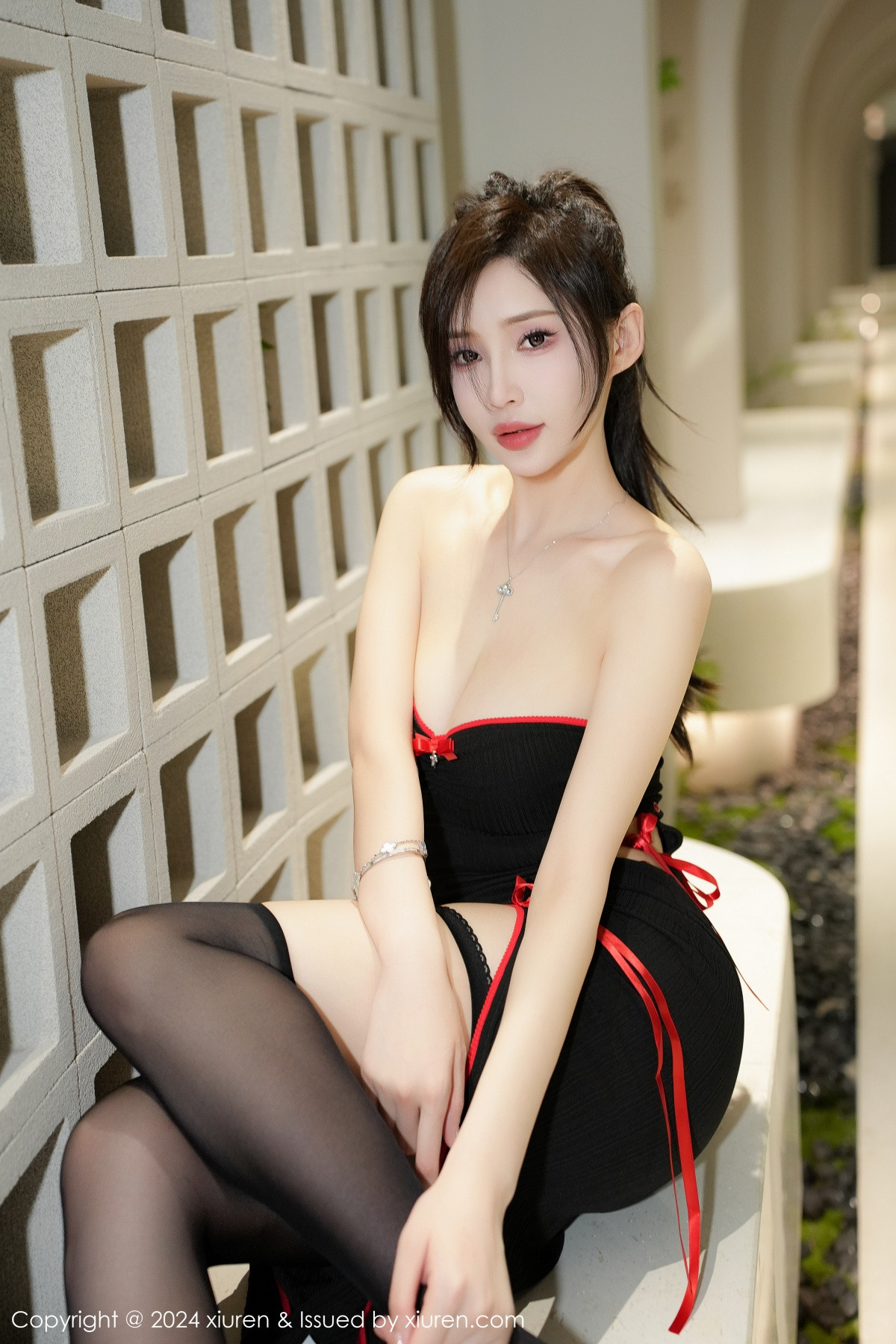 [秀人网] 2024.09.27 No.9220 奶瓶土肥圆 黑丝美腿  第26张