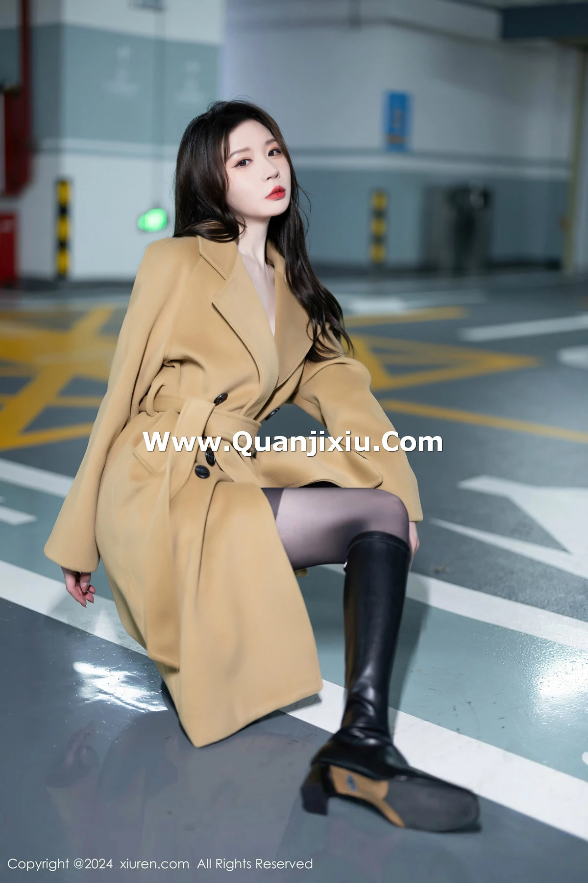 [秀人网] 2024.04.18 No.8414 梦心玥 黑丝美腿  第4张