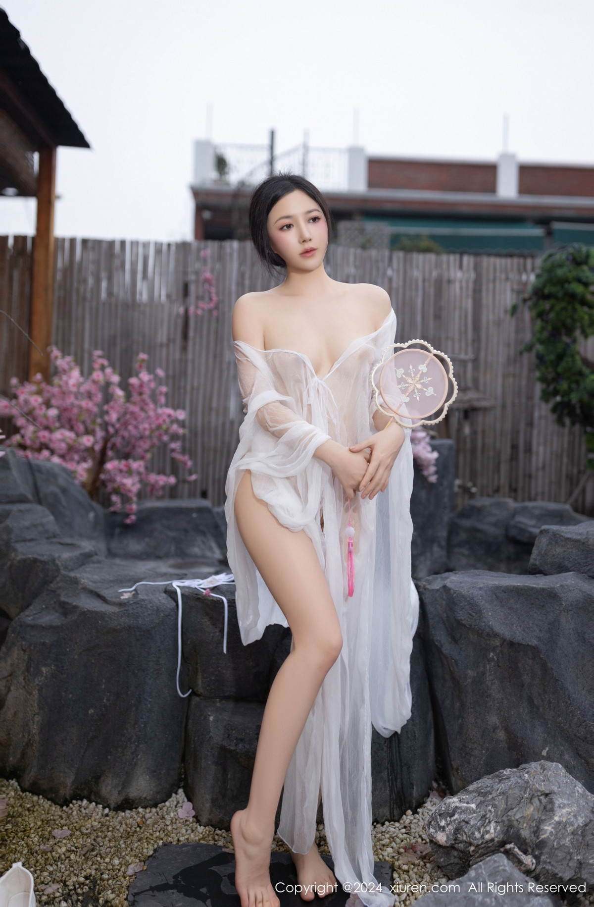 [秀人网] 2024.07.26 No.8927 鱼子酱Fish 美腿性感  第78张