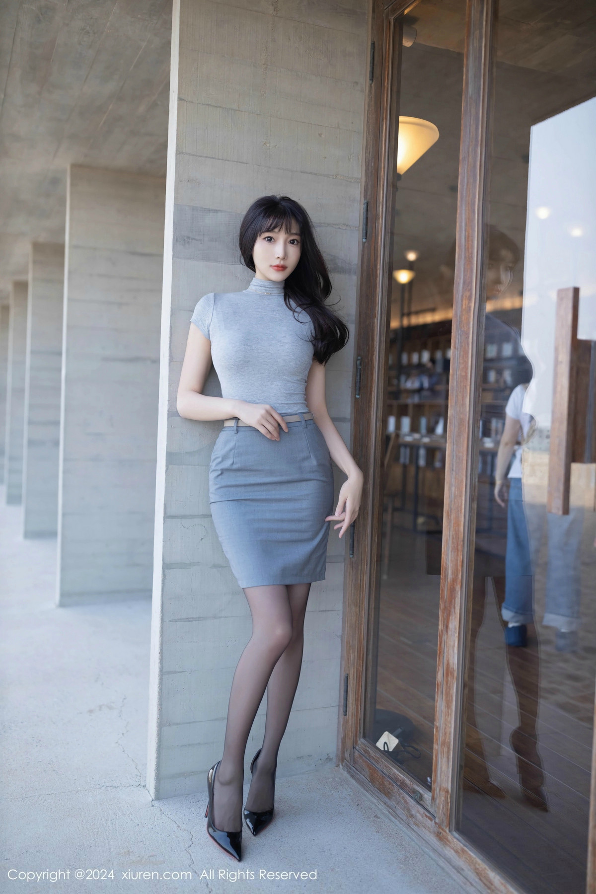 [秀人网] 2024.11.14 No.9450 陆萱萱 黑丝美腿  第2张
