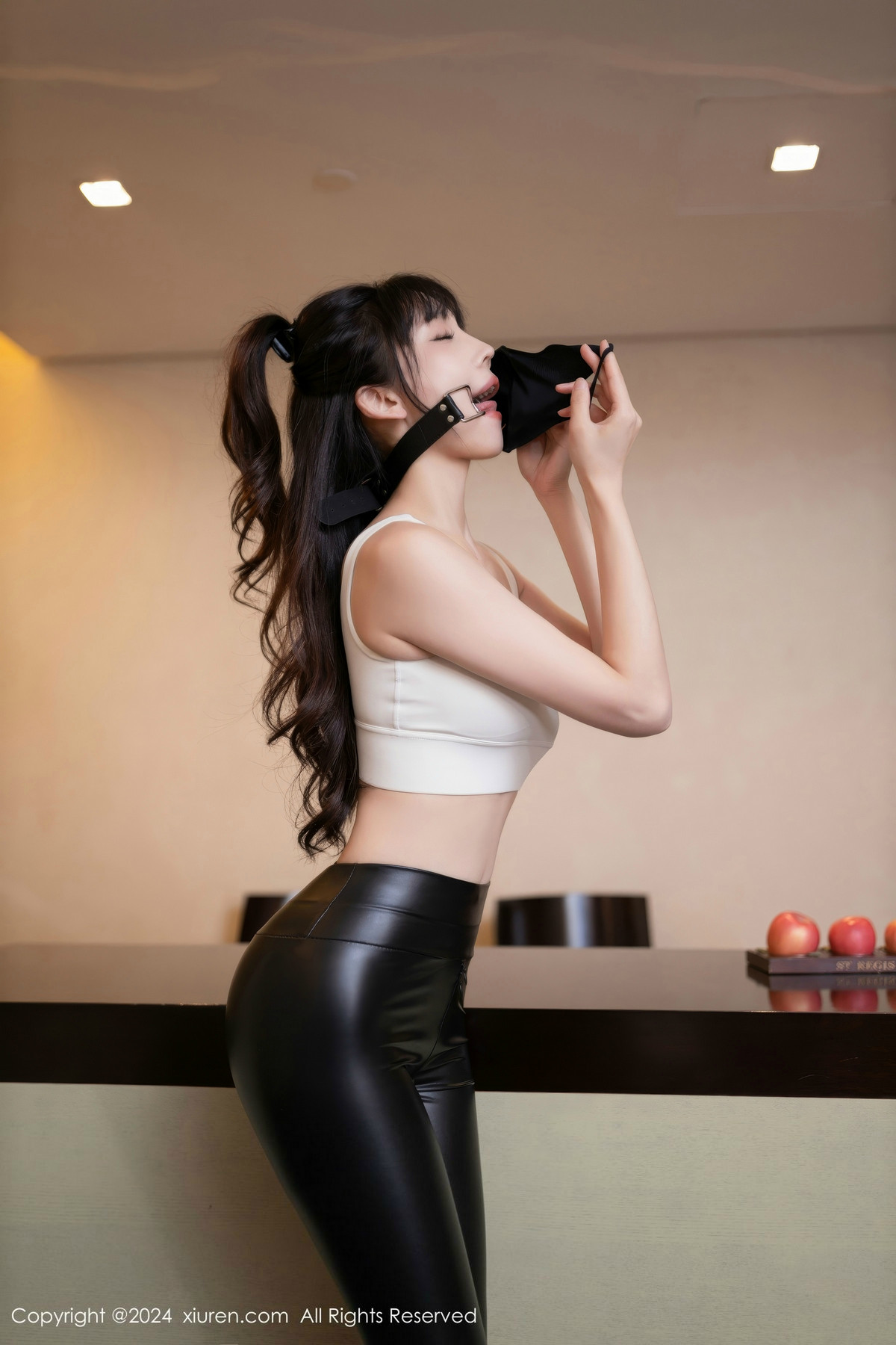 [秀人网] 2024.10.31 No.9377 陆萱萱 黑丝美腿  第14张