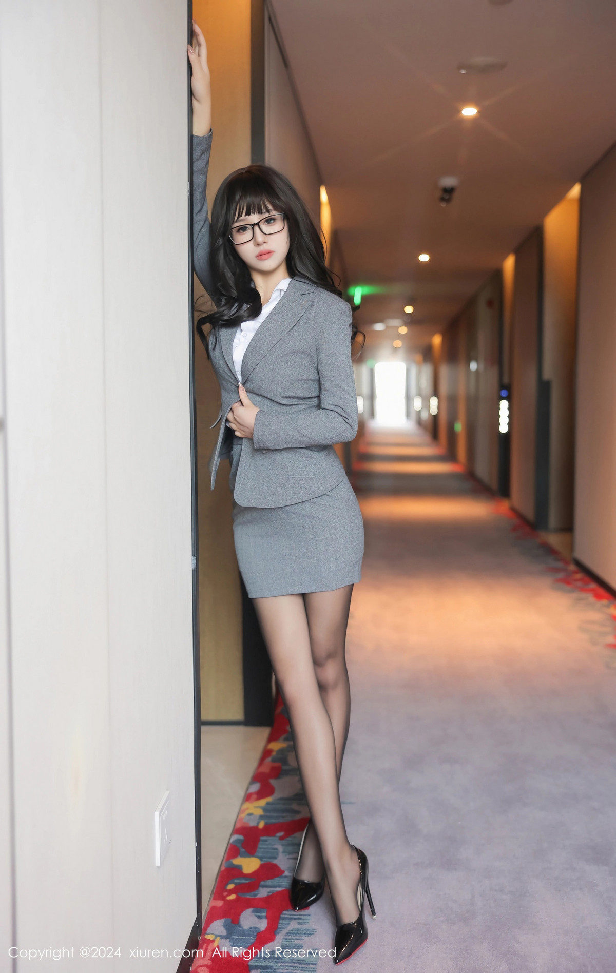[秀人网] 2024.05.07 No.8496 金小依 美腿黑丝
