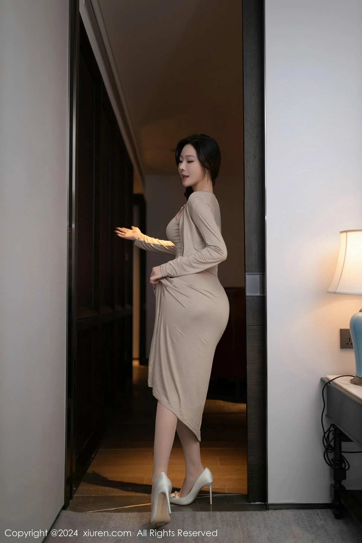 [秀人网] 2024.04.18 No.8417 小逗逗 丝袜美腿  第4张