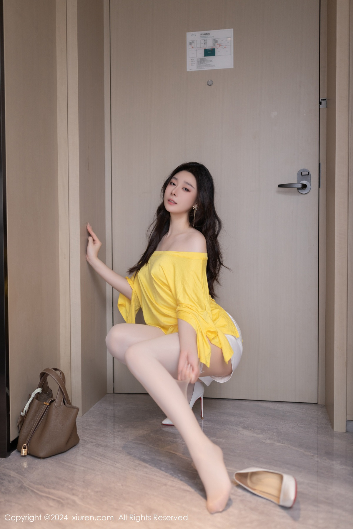 [秀人网] 2024.08.15 No.9019 小逗逗 美腿写真  第17张