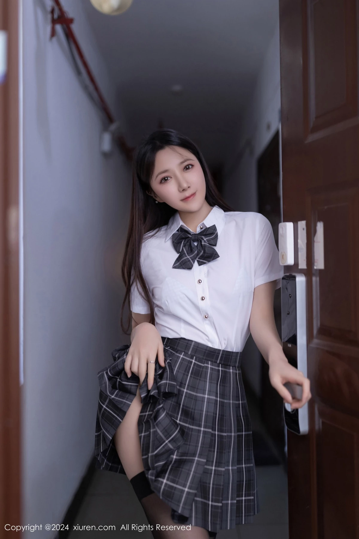 [秀人网] 2024.05.10 No.8516 鱼子酱Fish 黑丝美腿  第9张