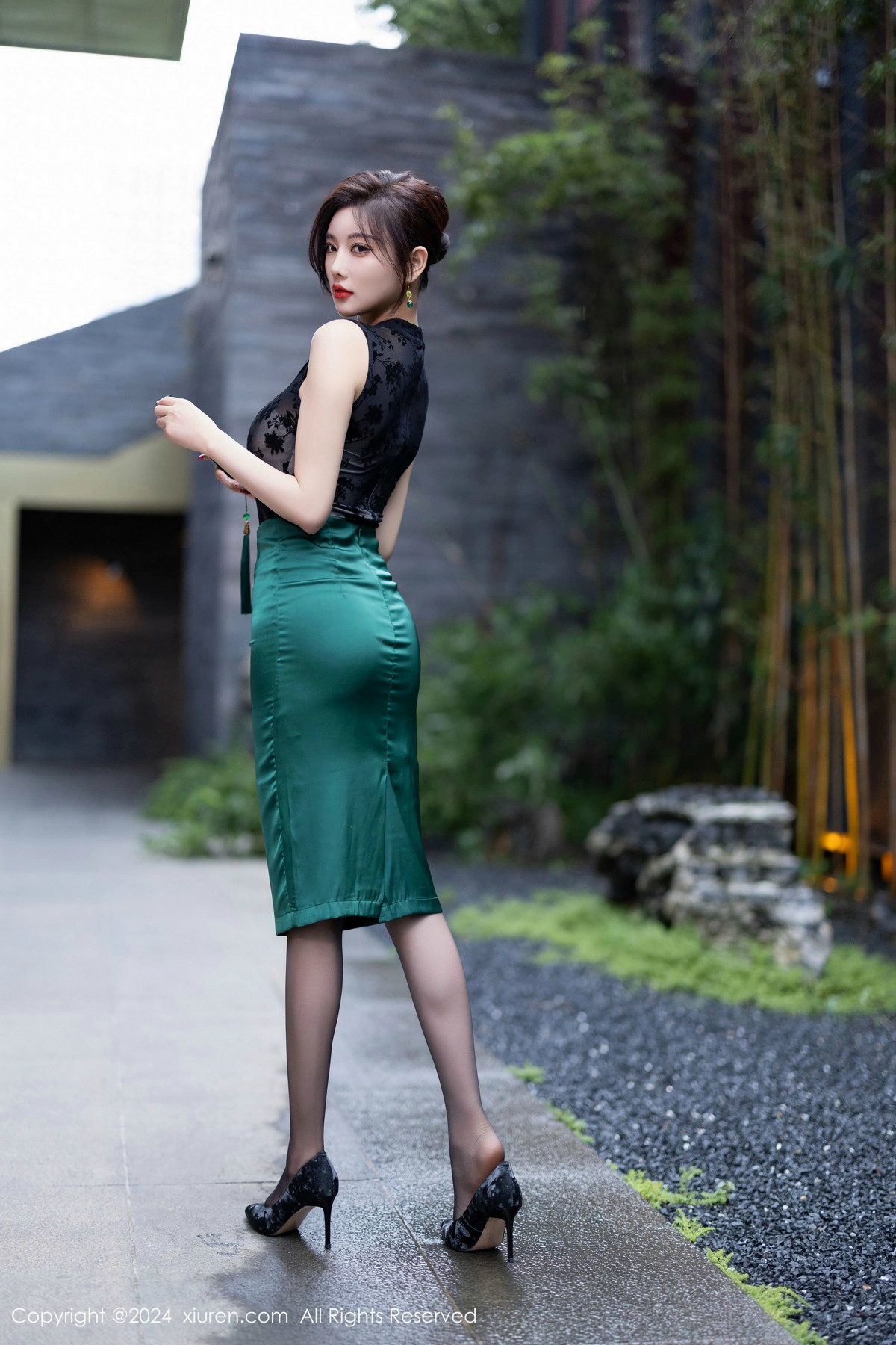 [秀人网] 2024.11.01 No.9384 杨晨晨Yome 黑丝美腿