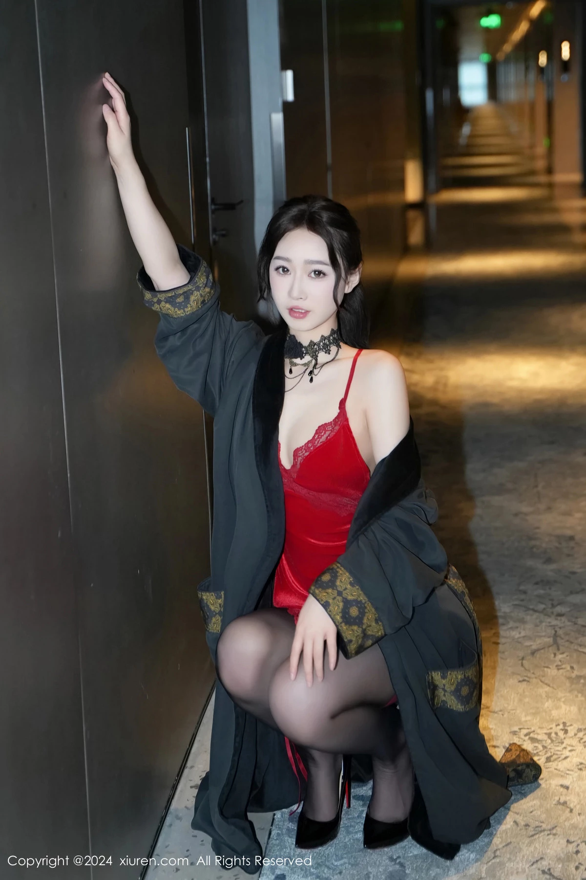 [秀人网] 2024.05.16 No.8547 软糖爱喝奶 黑丝美腿  第12张