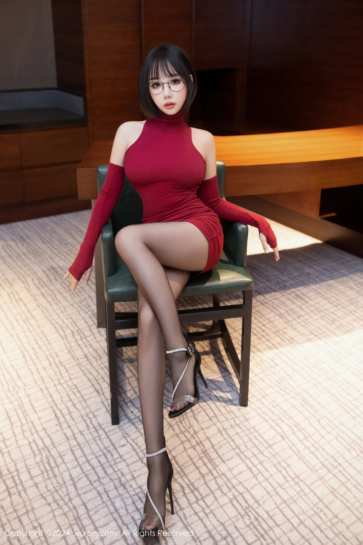 [秀人网] 2024.09.02 No.9096 波巧酱 黑丝美腿  第2张