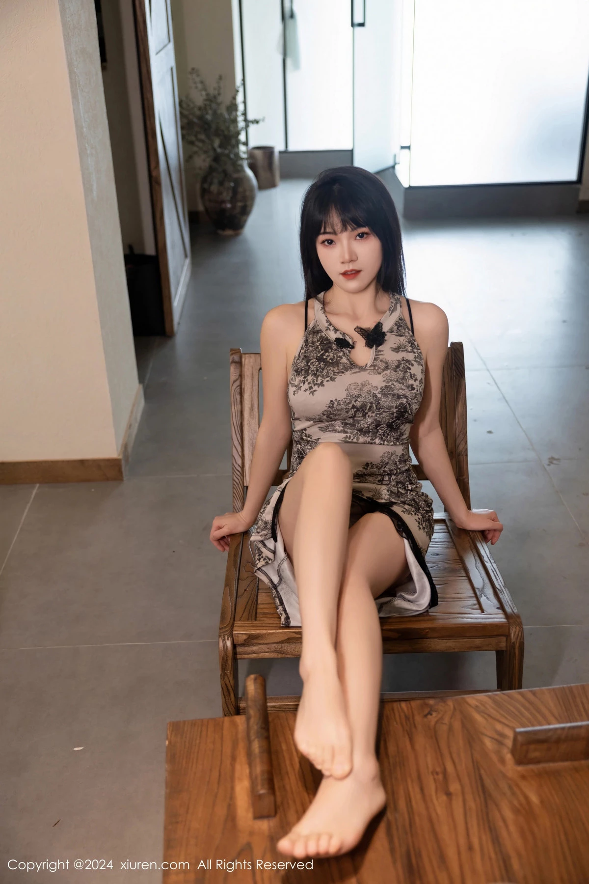 [秀人网] 2024.04.23 No.8434 唐安诺 性感美腿  第1张