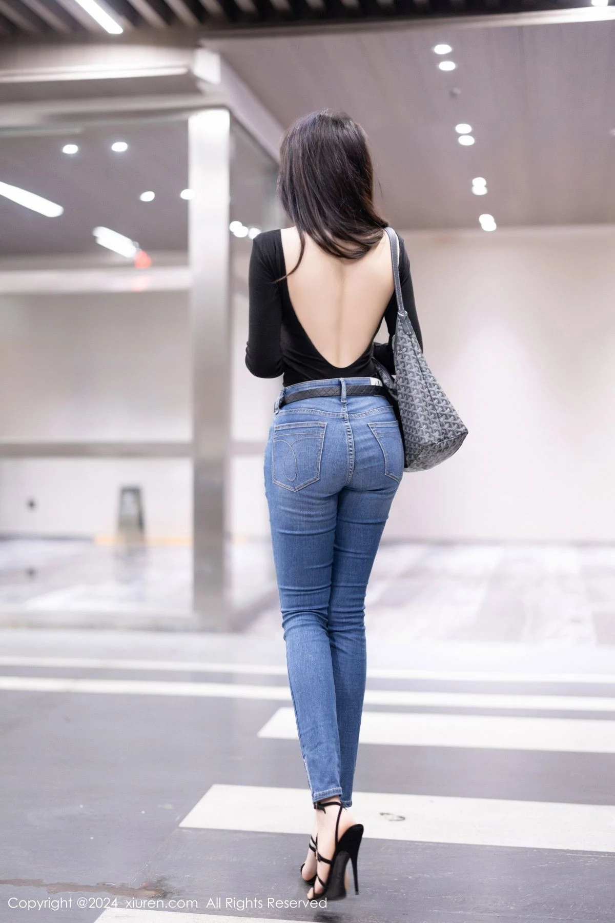 [秀人网] 2024.04.12 No.8385 徐莉芝Booty 黑丝美腿  第5张