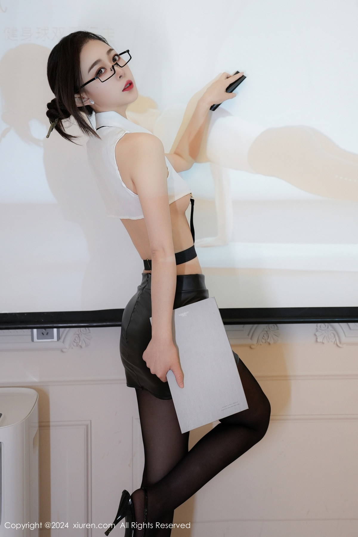 [秀人网] 2024.10.28 No.9353 糖糖❤ 黑丝美腿  第12张
