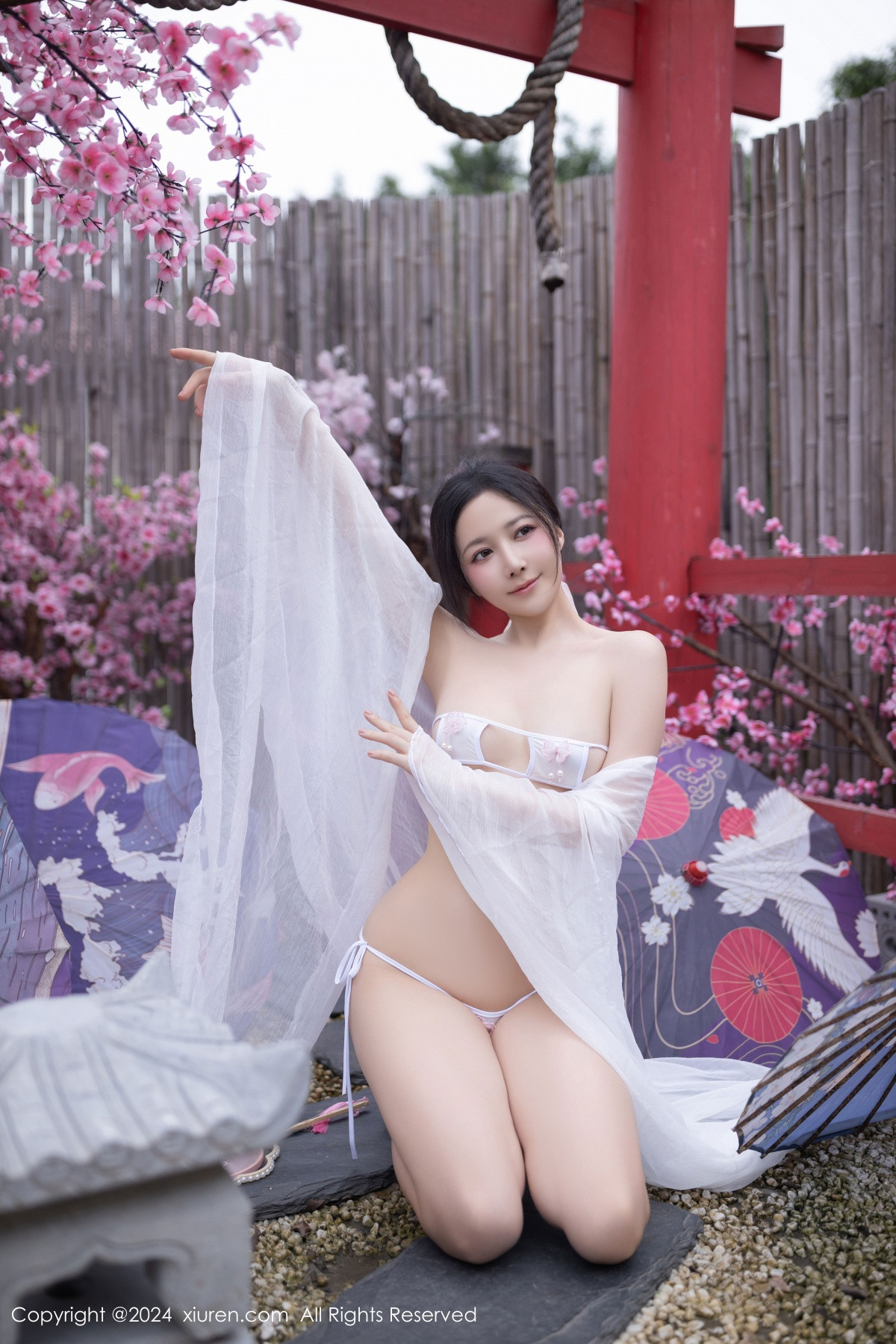 [秀人网] 2024.07.26 No.8927 鱼子酱Fish 美腿性感  第34张