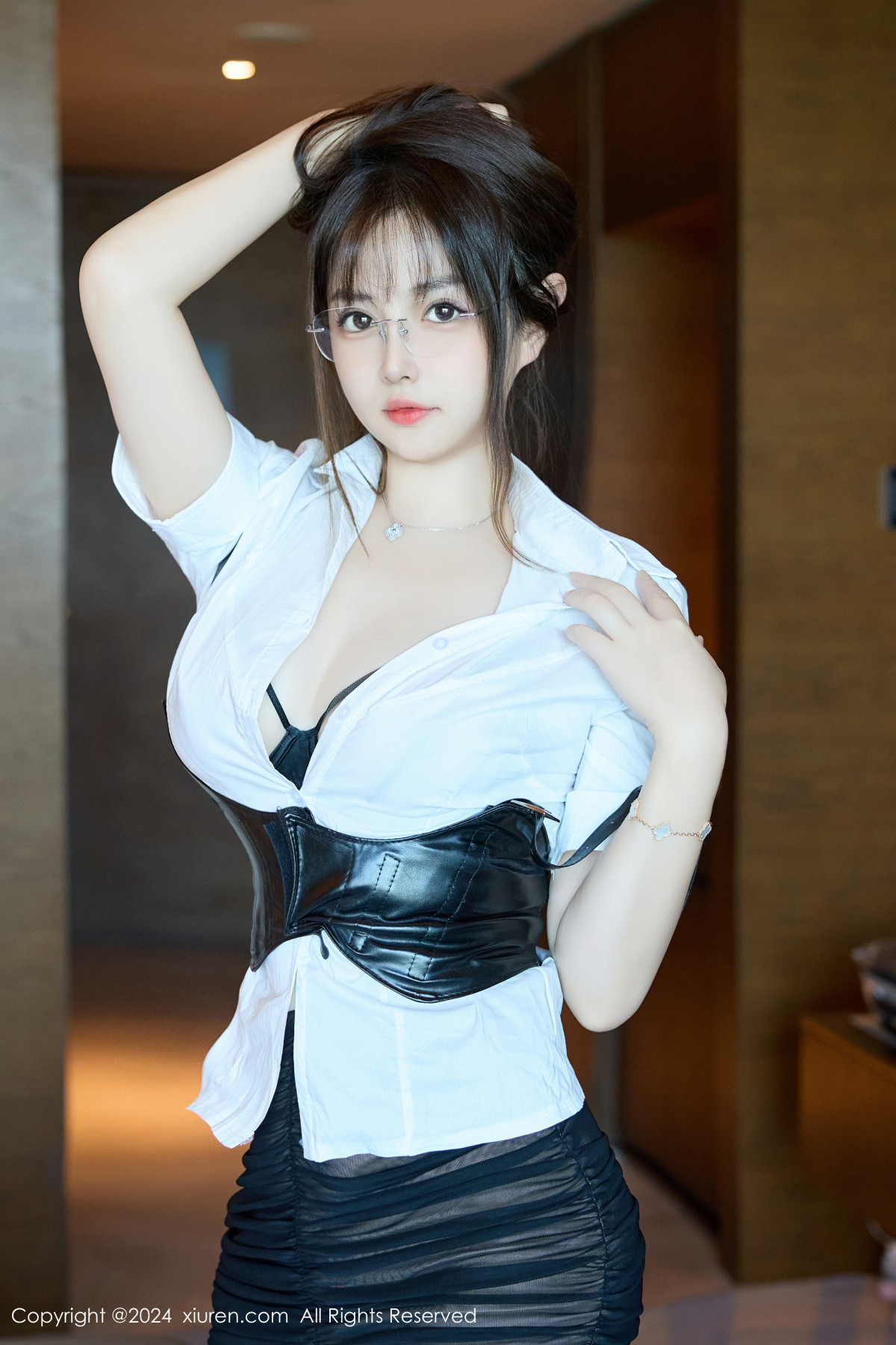 [秀人网] 2024.09.03 No.9104 养乐多Doll 黑丝美腿  第16张