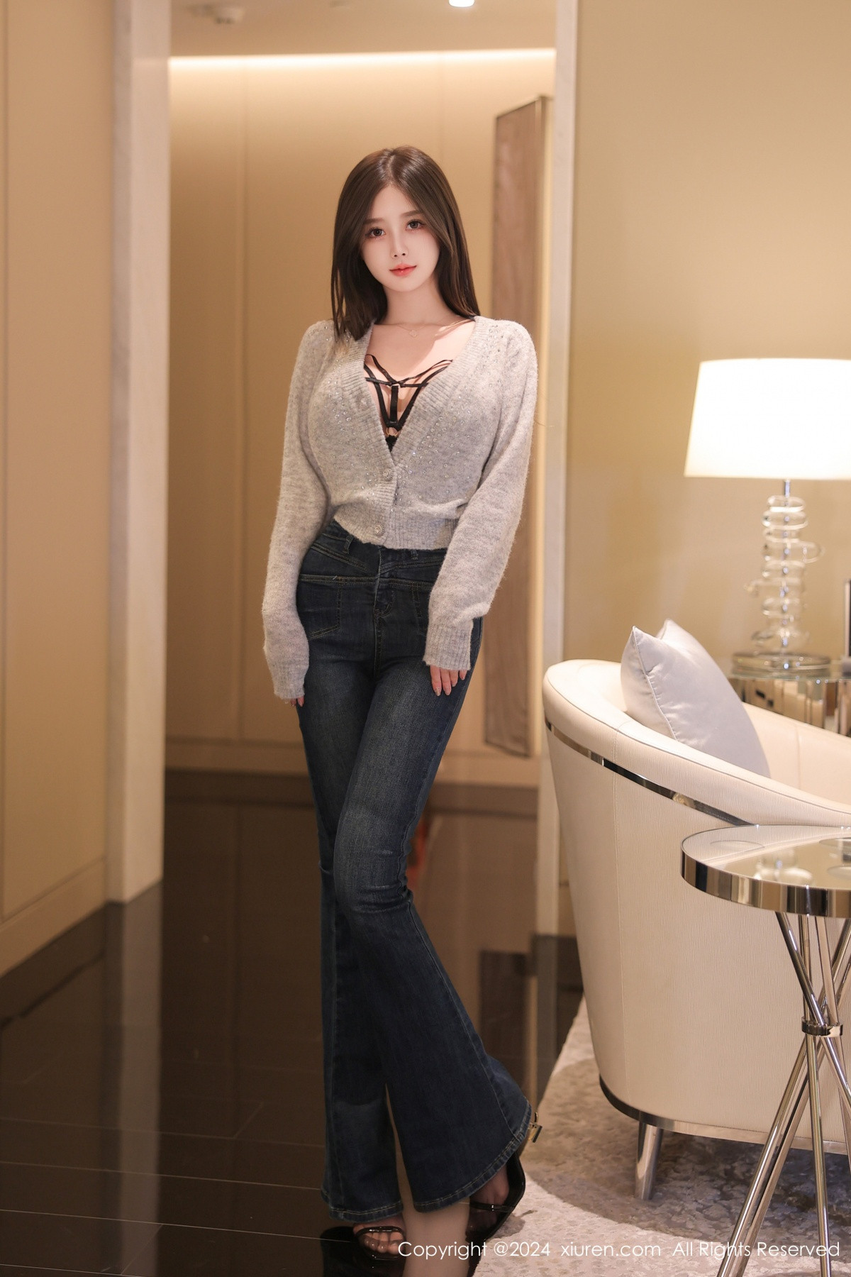 [秀人网] 2024.07.04 No.8806 奶喵喵 美腿黑丝