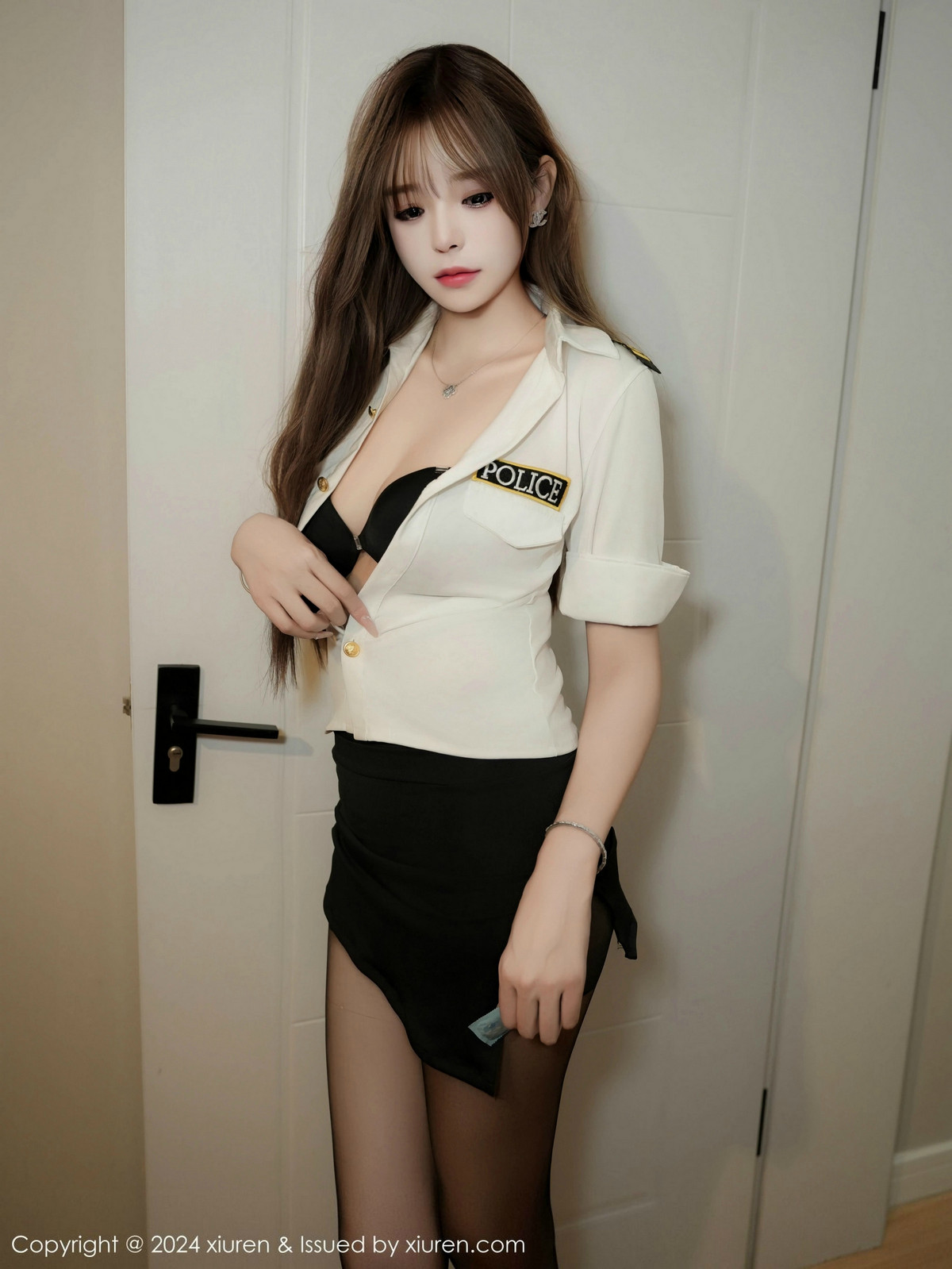 [秀人网] 2024.11.01 No.9378 菲菲吃不胖 新人黑丝  第17张