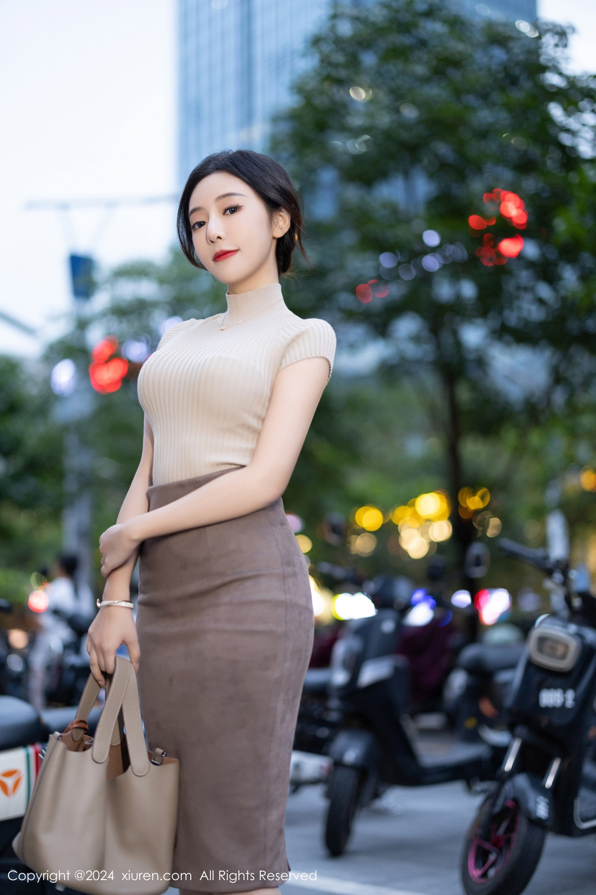 [秀人网] 2024.06.21 No.8741 王馨瑶yanni 丝袜美腿  第4张