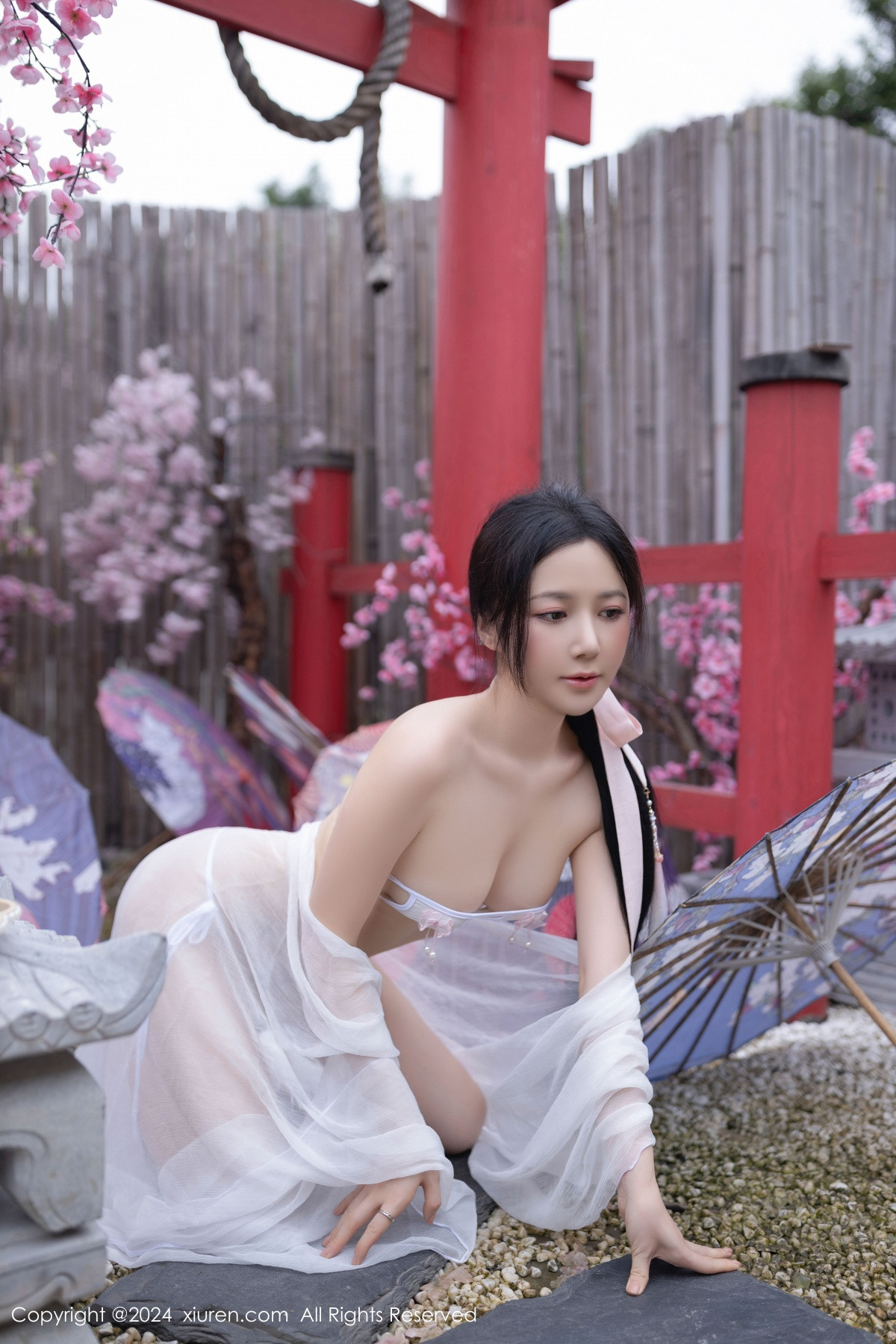 [秀人网] 2024.07.26 No.8927 鱼子酱Fish 美腿性感  第35张