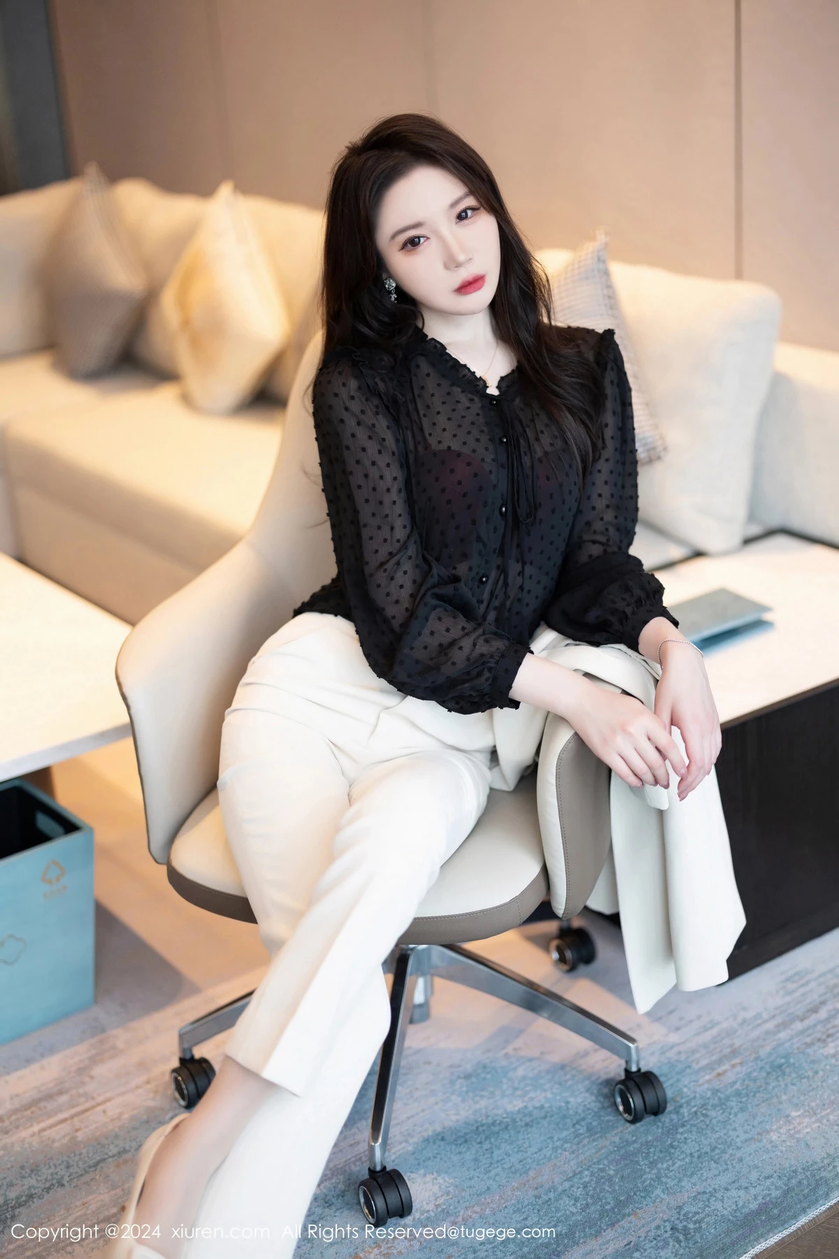 [秀人网] 2024.04.08 No.8354 梦心玥 丝袜美腿  第25张