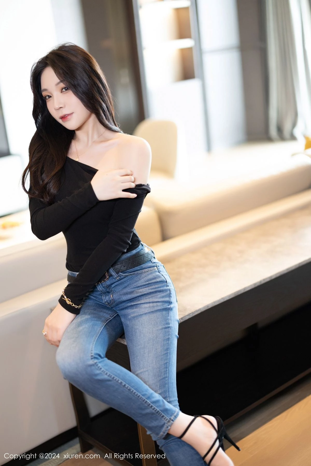 [秀人网] 2024.04.12 No.8385 徐莉芝Booty 黑丝美腿  第21张