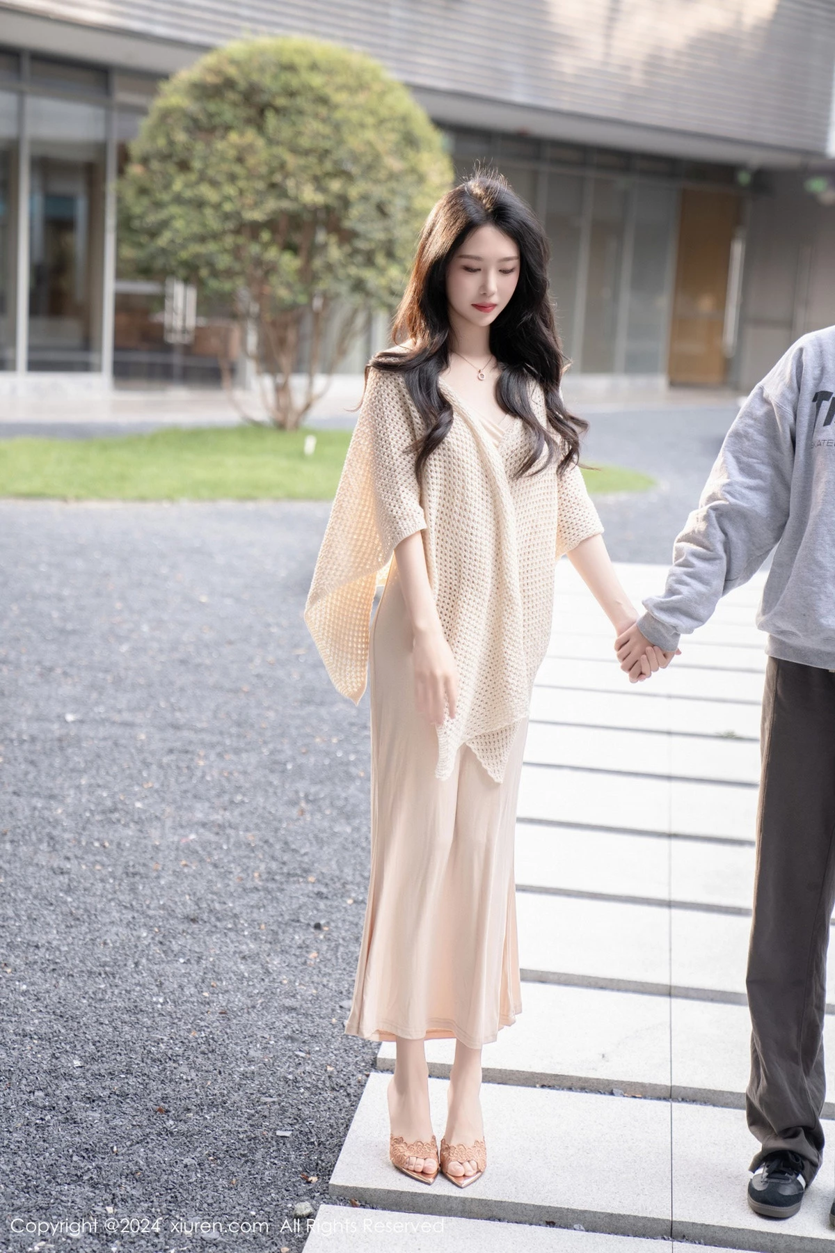 [秀人网] 2024.05.17 No.8559 利世 黑丝美腿  第8张