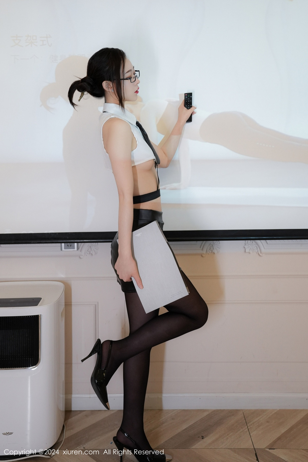 [秀人网] 2024.10.28 No.9353 糖糖❤ 黑丝美腿  第11张