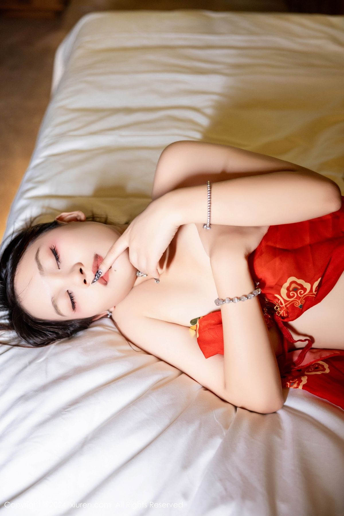 [秀人网] 2024.10.22 No.9323 吴婷婉 性感美腿  第71张
