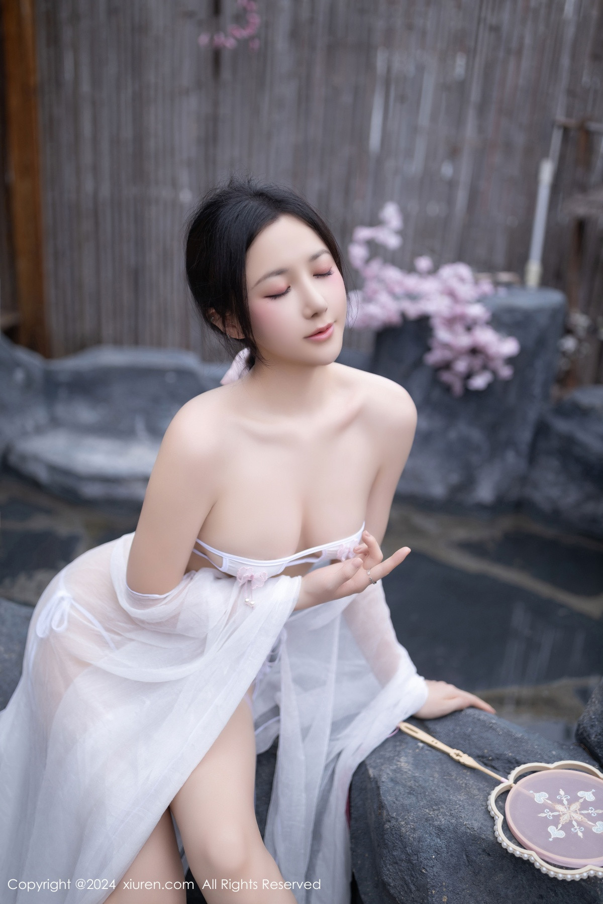 [秀人网] 2024.07.26 No.8927 鱼子酱Fish 美腿性感  第17张