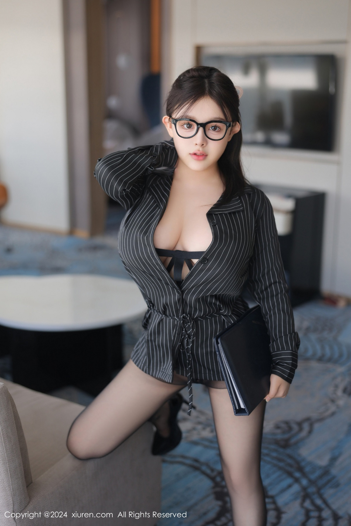 [秀人网] 2024.08.16 No.9026 娜娜子yy 黑丝美腿  第14张