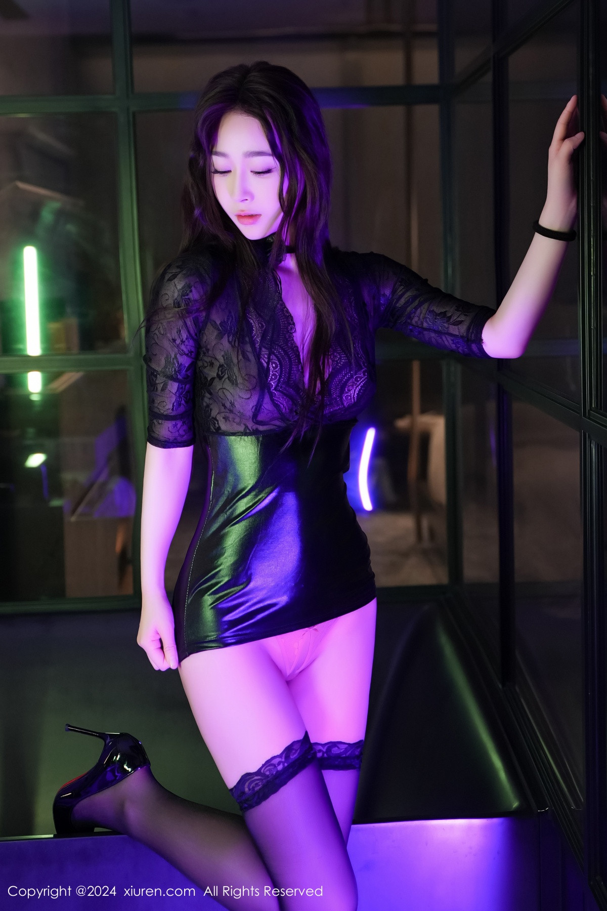 [秀人网] 2024.06.06 No.8660 软糖爱喝奶 黑丝美腿  第35张