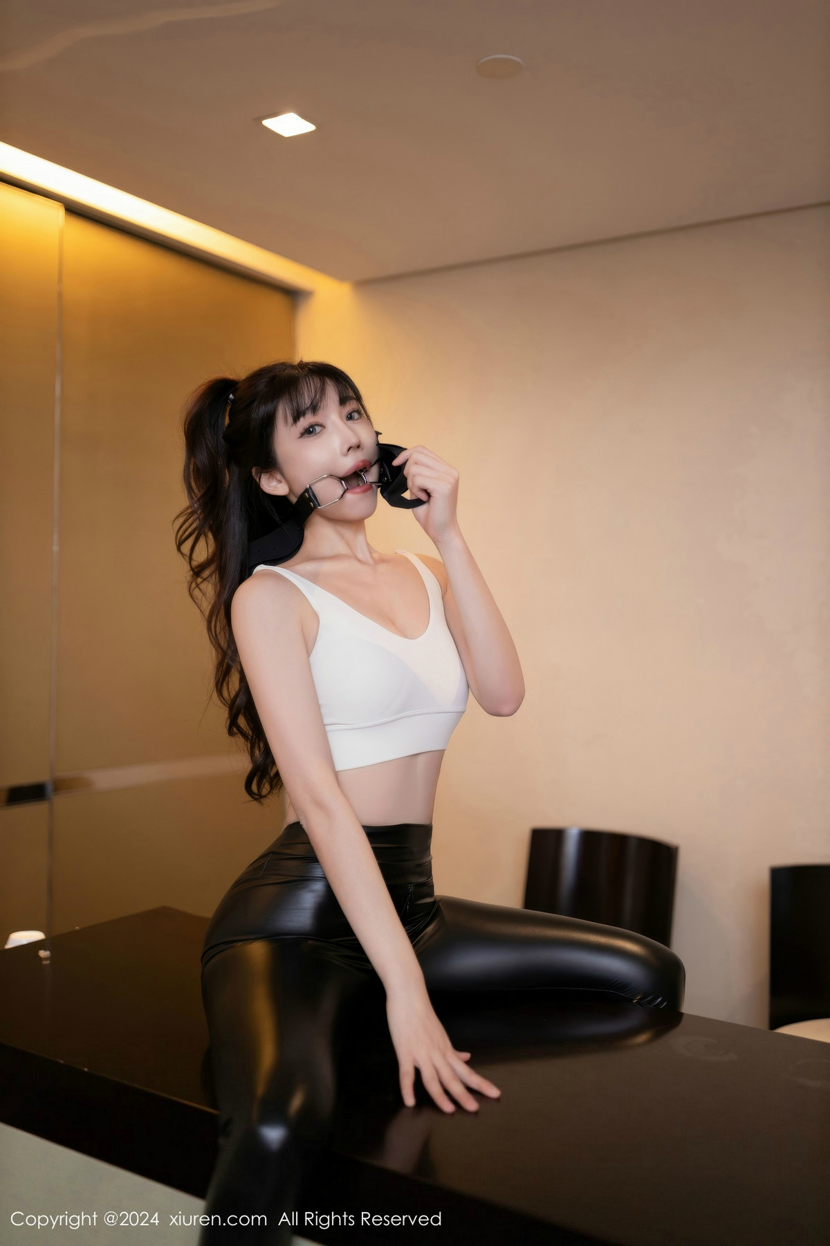 [秀人网] 2024.10.31 No.9377 陆萱萱 黑丝美腿  第16张