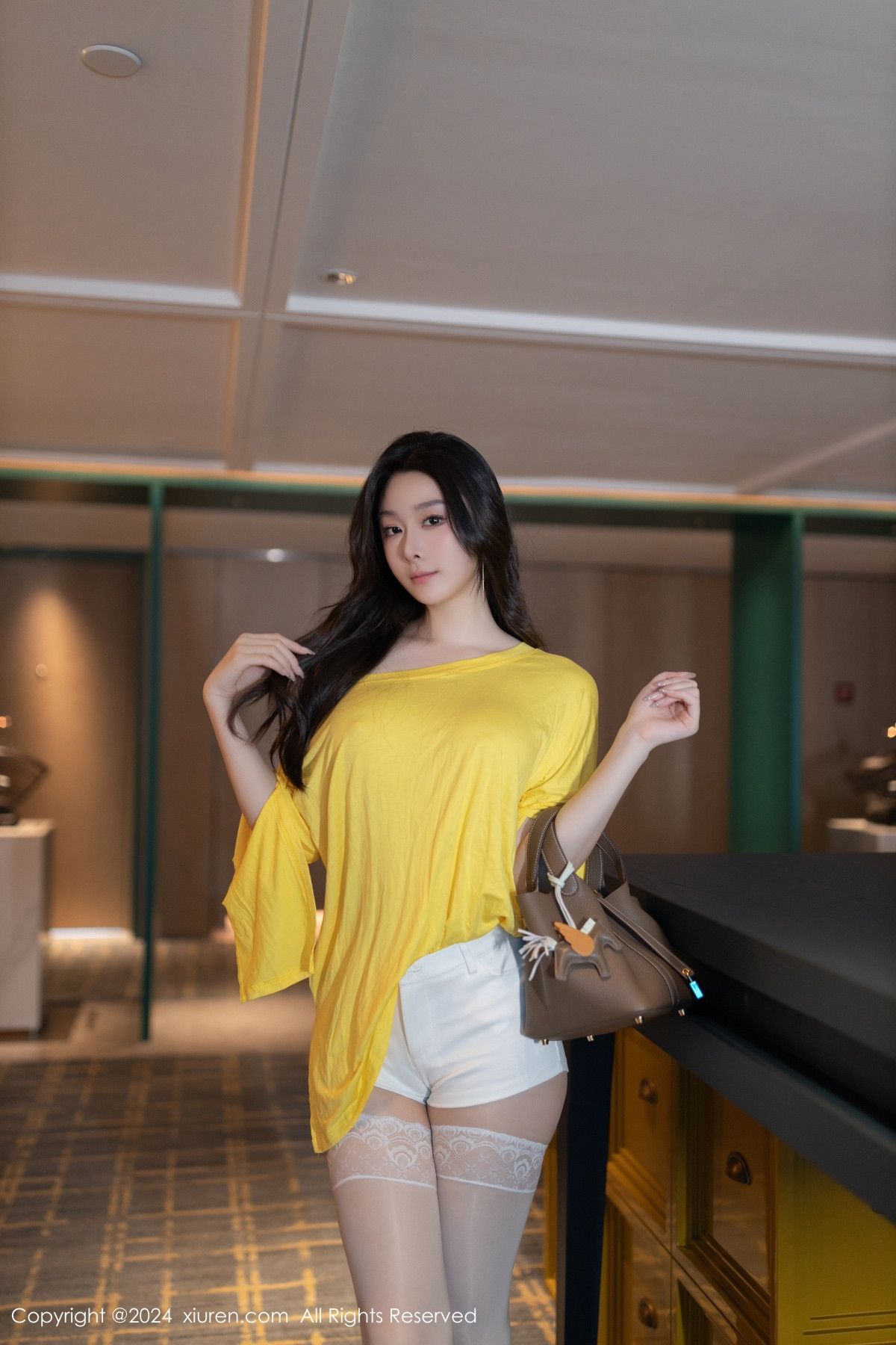 [秀人网] 2024.08.15 No.9019 小逗逗 美腿写真