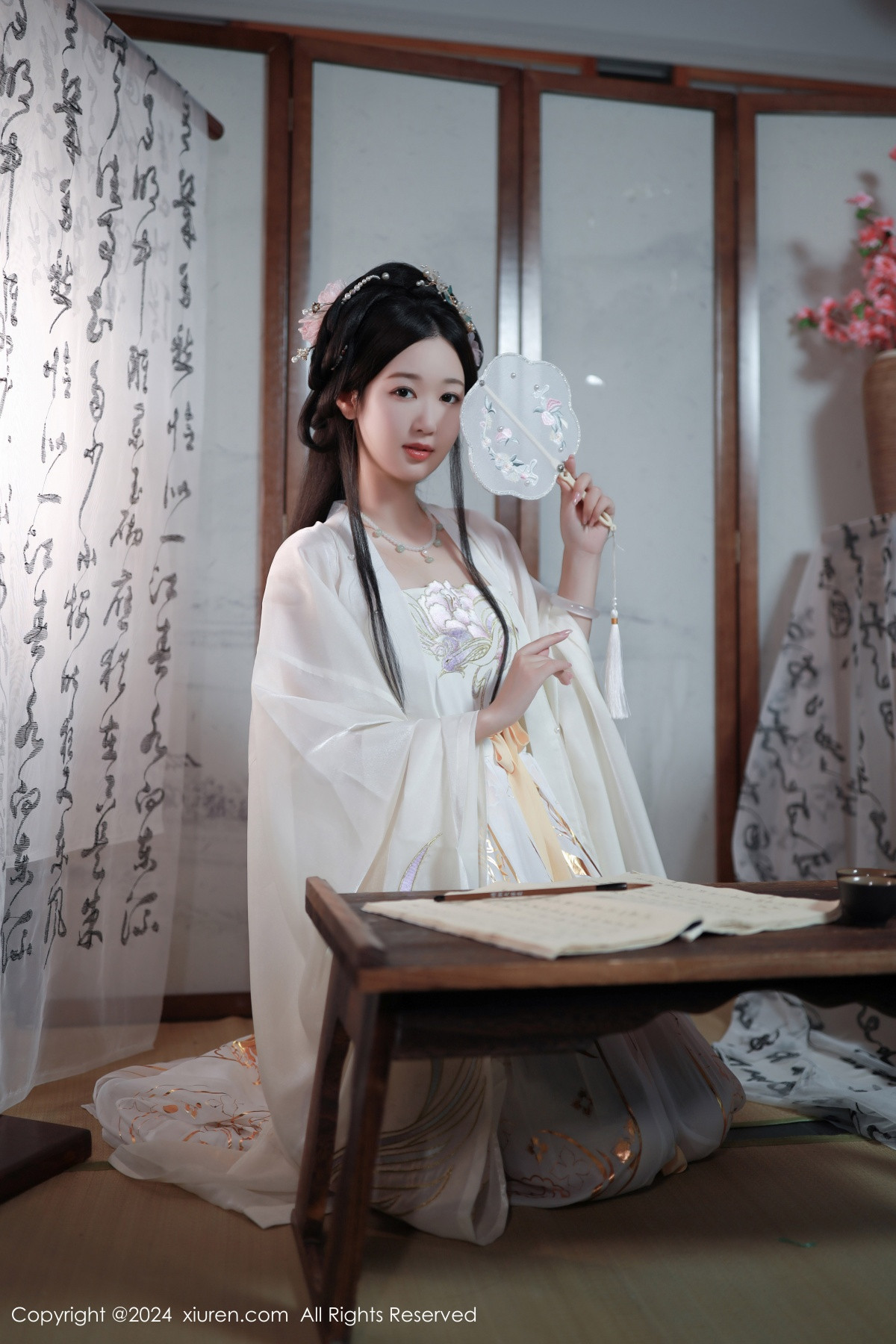 [秀人网] 2024.07.22 No.8898 唐安琪 丝袜美腿  第3张