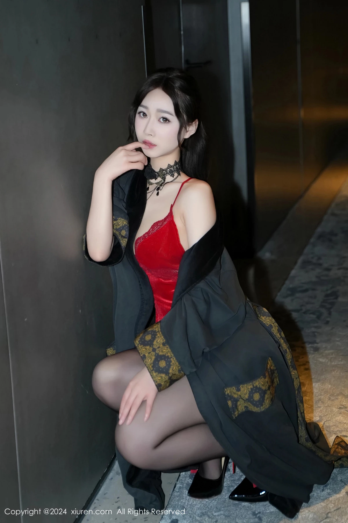 [秀人网] 2024.05.16 No.8547 软糖爱喝奶 黑丝美腿  第14张