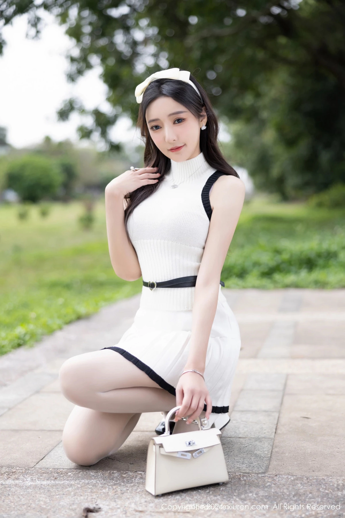 [秀人网] 2024.04.02 No.8334 王馨瑶yanni 丝袜美腿  第15张