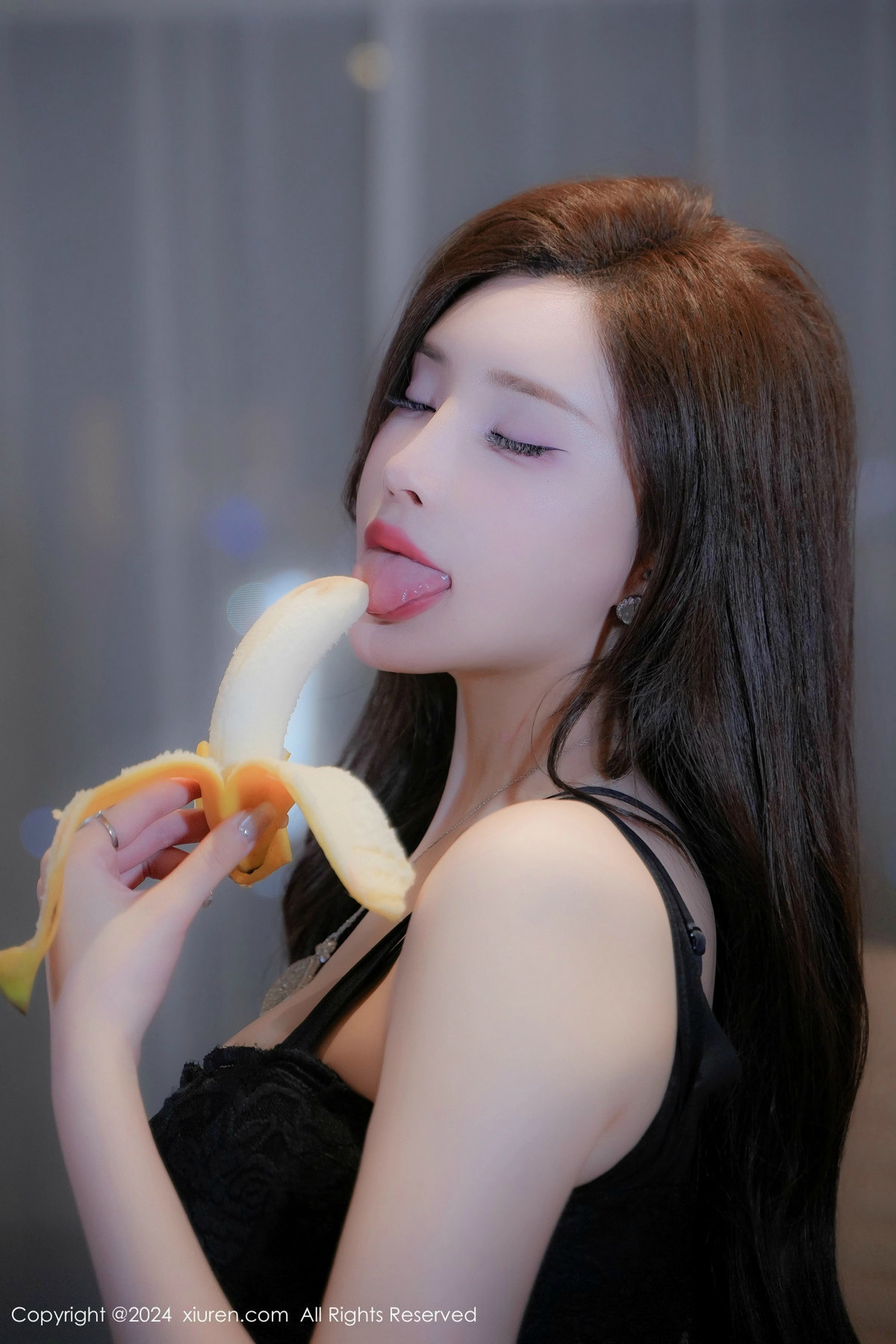 [秀人网] 2024.11.07 No.9411 Carol周妍希X 黑丝美腿  第2张