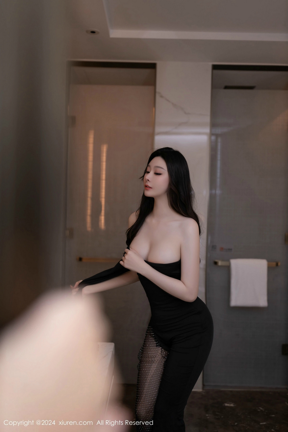 [秀人网] 2024.11.01 No.9386 小逗逗 美腿黑丝  第21张