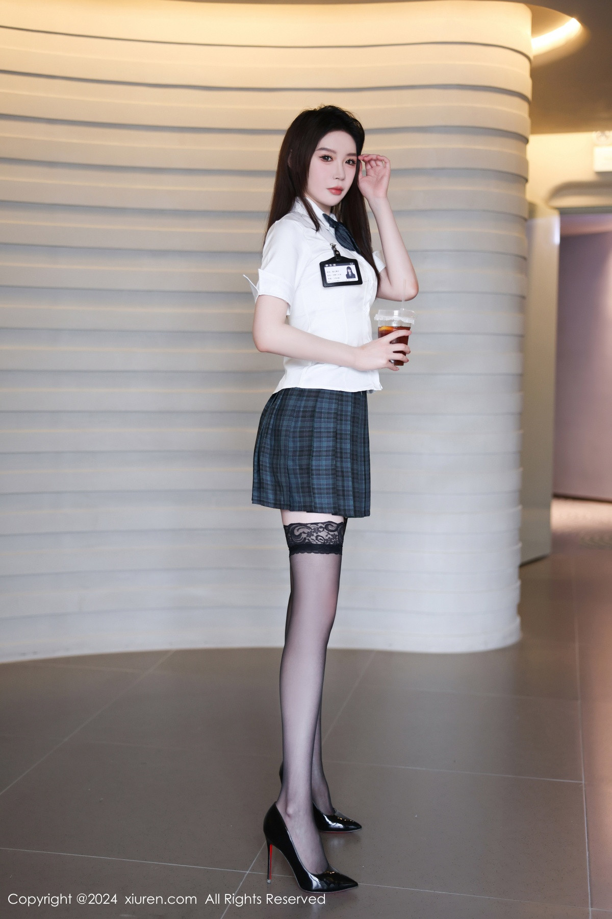 [秀人网] 2024.08.27 No.9074 梦心玥 黑丝美腿