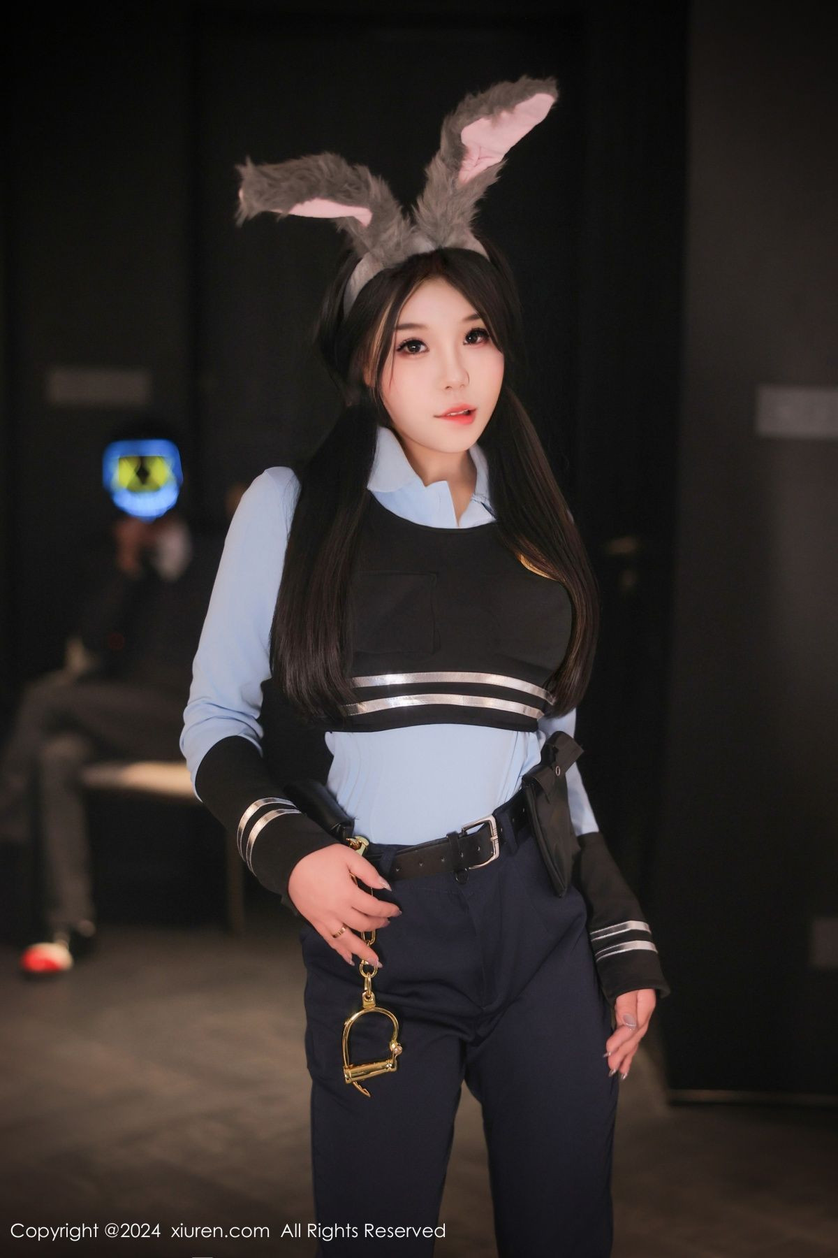 [秀人网] 2024.08.27 No.9071 麦田 黑丝美腿  第1张