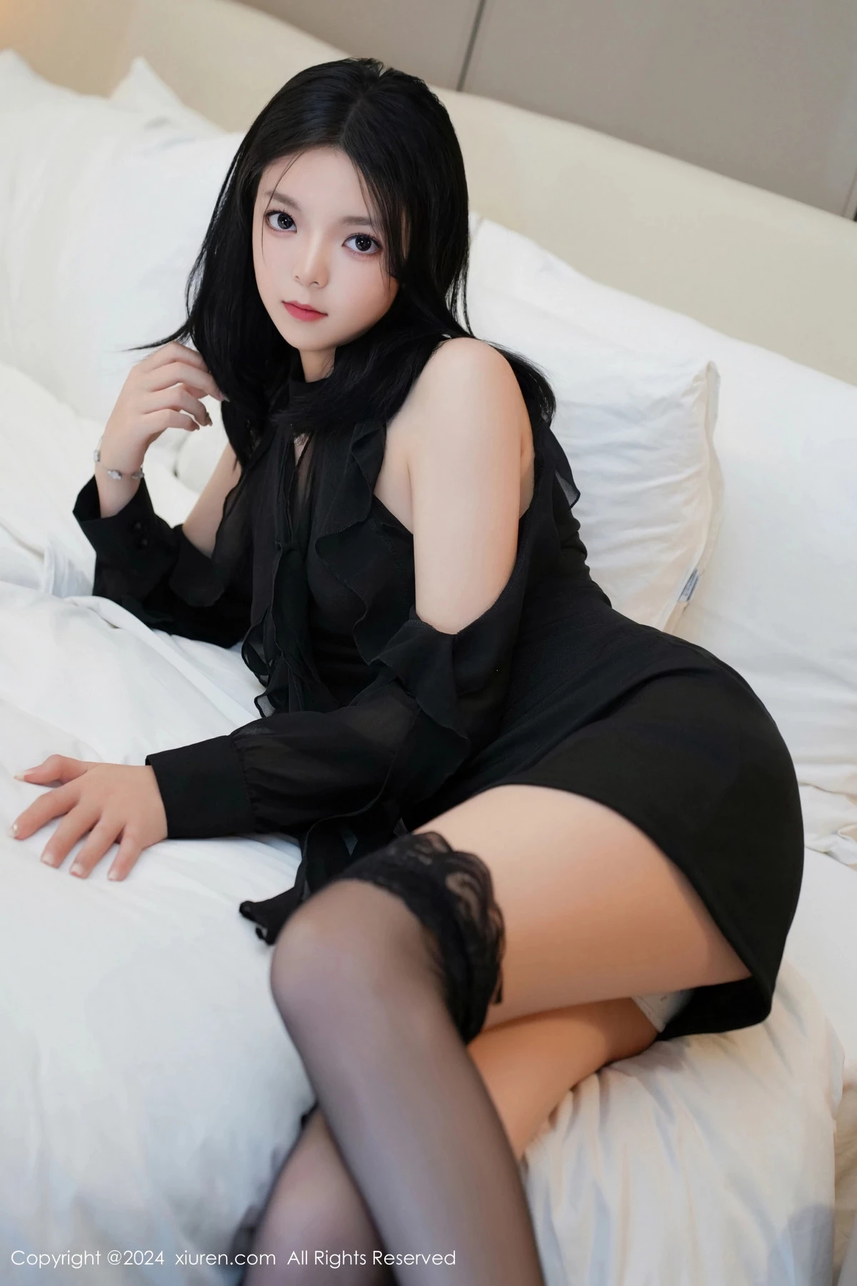 [秀人网] 2024.06.05 No.8651 唐心心 黑丝美腿  第26张