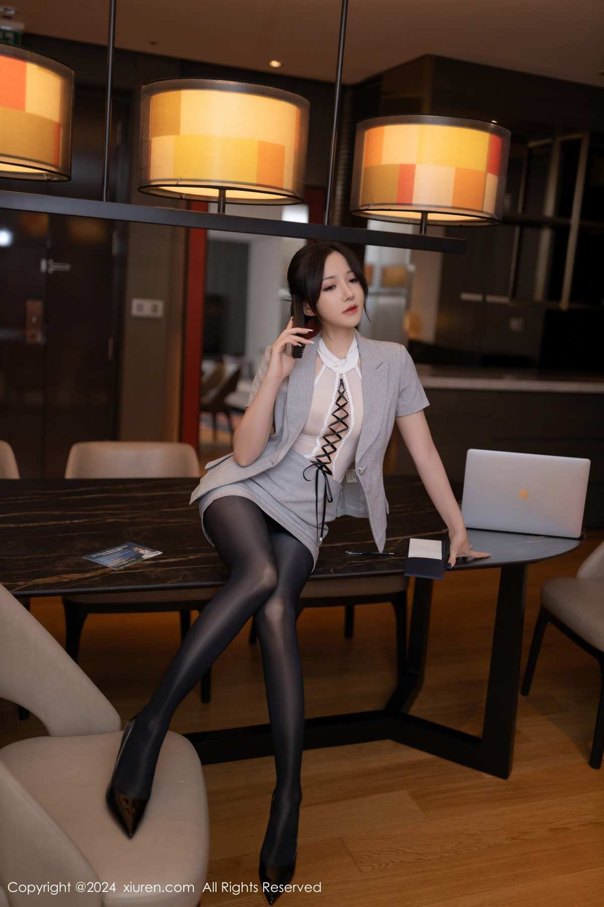 [秀人网] 2024.09.20 No.9189 鱼子酱Fish 黑丝美腿  第15张
