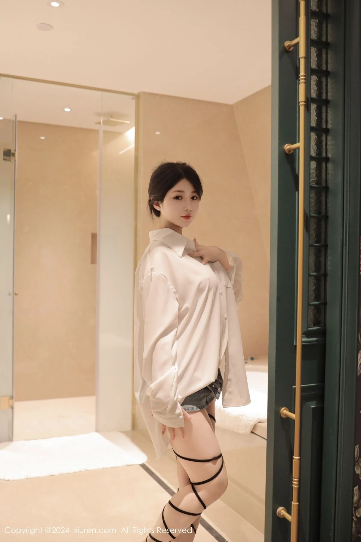[秀人网] 2024.04.16 No.8400 陈小花 美胸性感  第2张