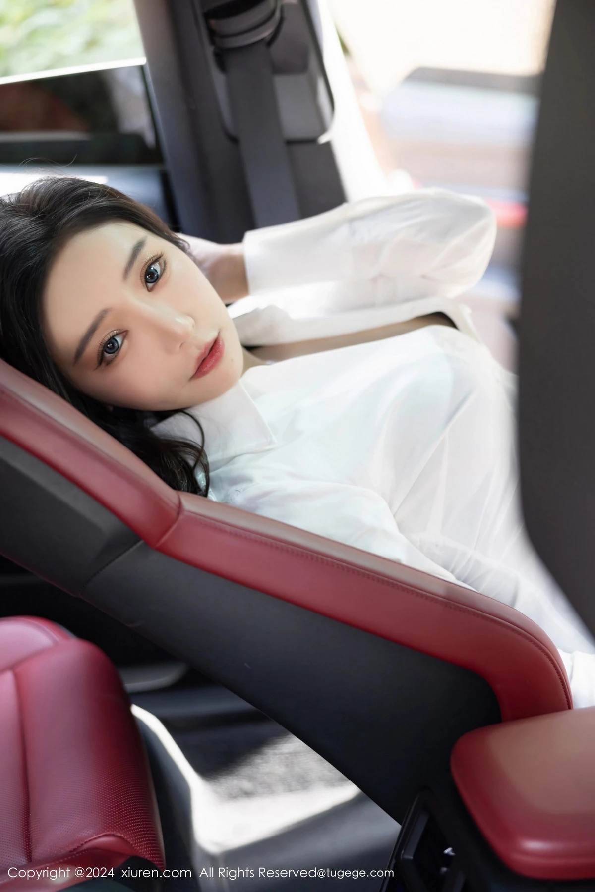 [秀人网] 2024.03.29 No.8314 王馨瑶yanni 黑丝美腿  第3张