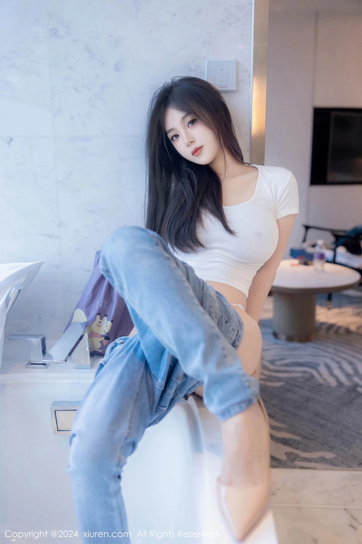 [秀人网] 2024.04.29 No.8467 周周不吃香菜 新人牛仔裤  第13张