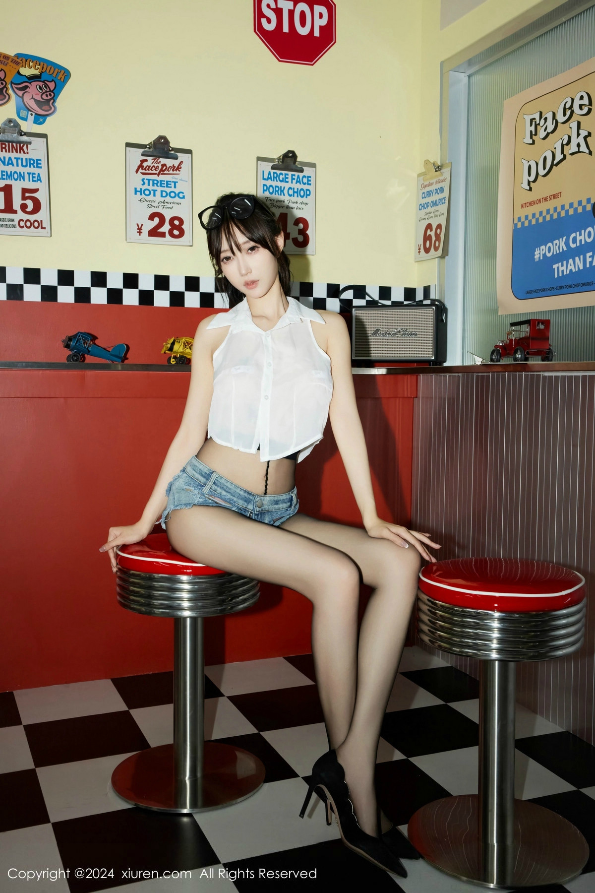 [秀人网] 2024.07.05 No.8811 玥儿玥er 黑丝美腿  第26张